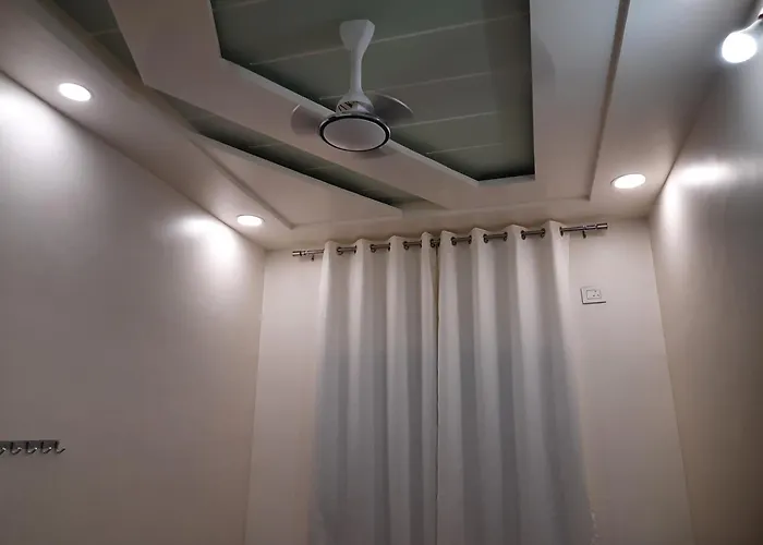 Shriguru Guest House Akkalkot